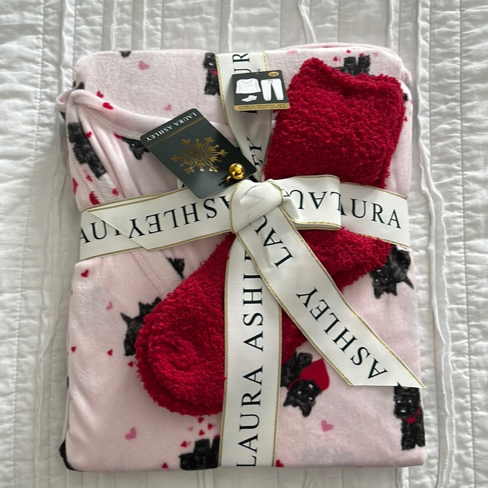 Laura Ashley Womens Pajama Set